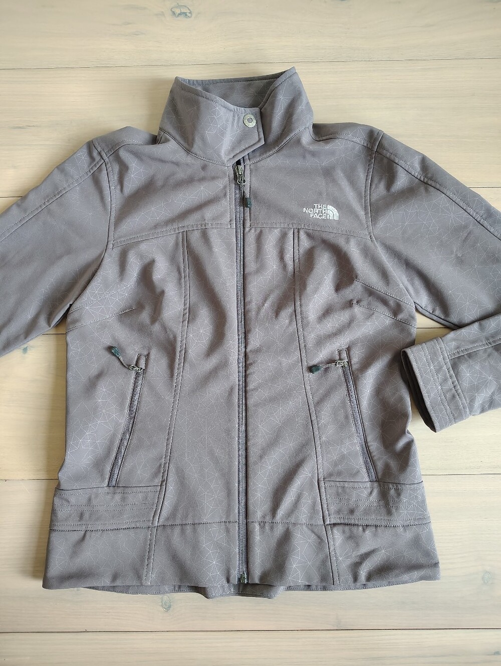 The North Face Women's Gray Softshell Jacket with Subtle Geometric Print Med